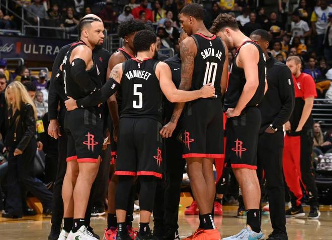 有的甚至在